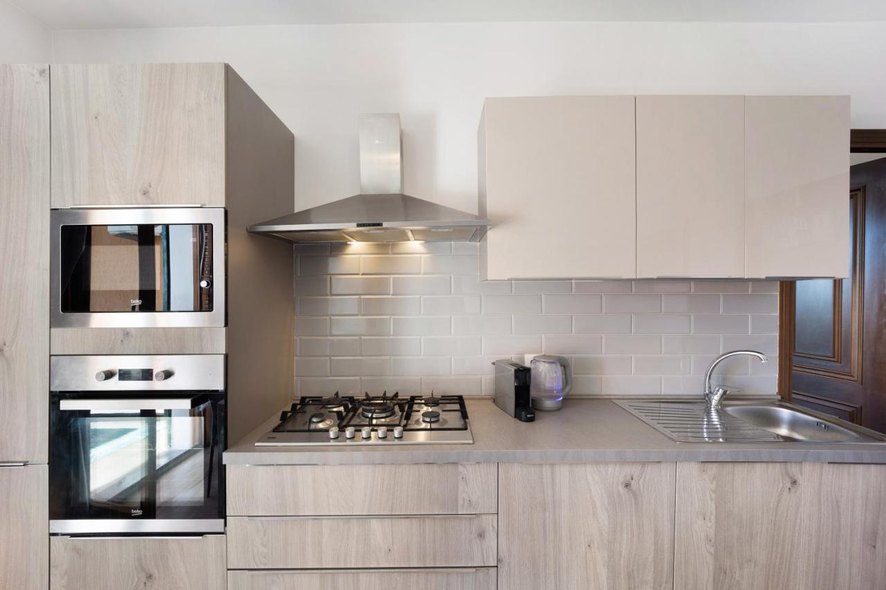 Seaview Apartment Империа Екстериор снимка