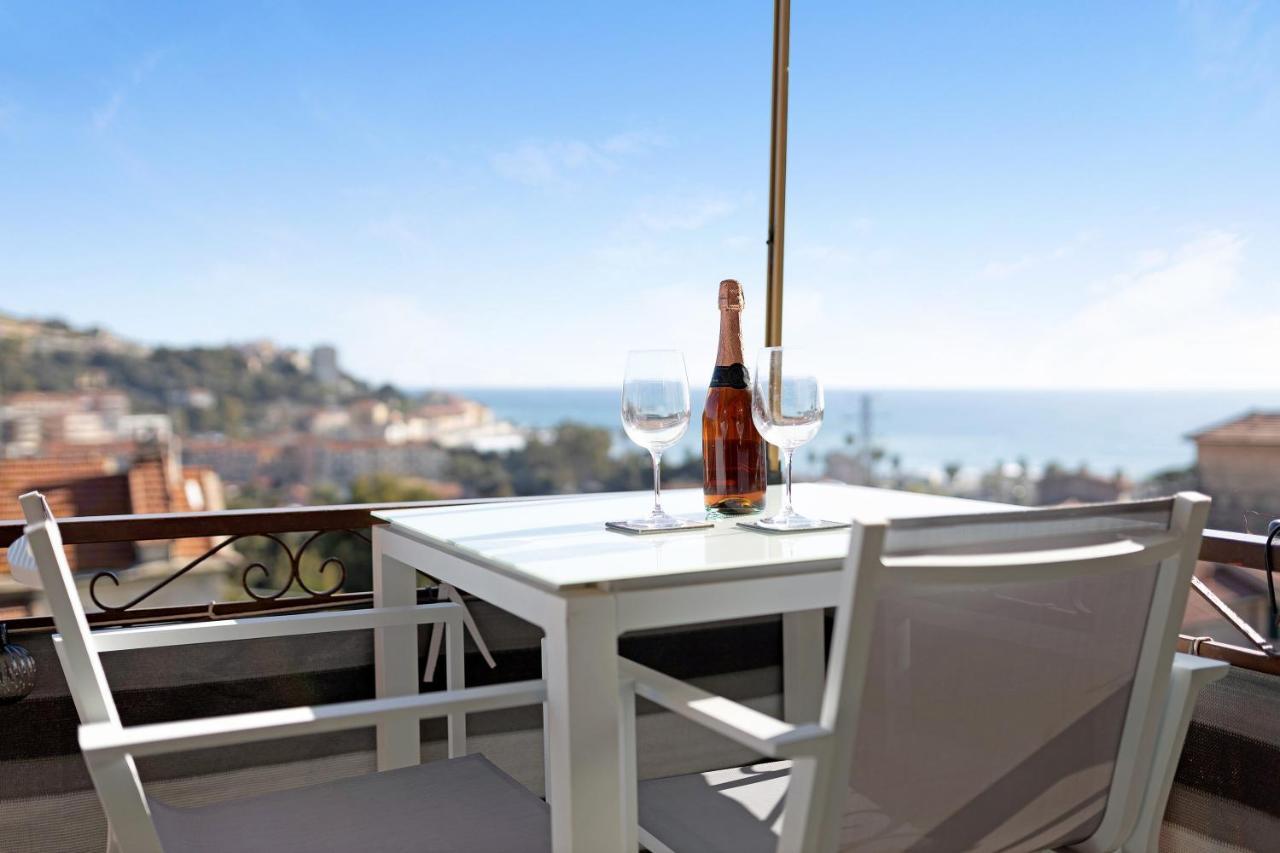 Seaview Apartment Империа Екстериор снимка