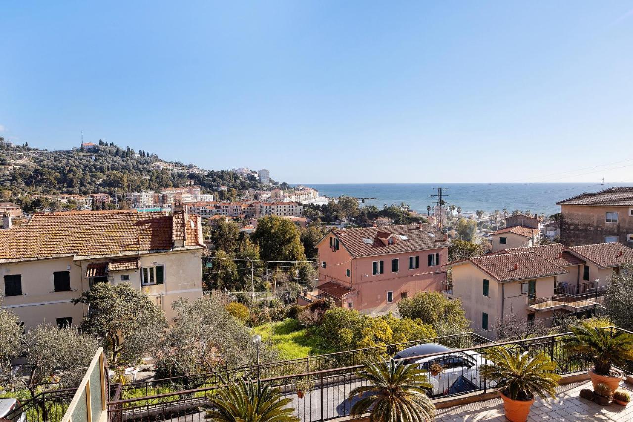 Seaview Apartment Империа Екстериор снимка