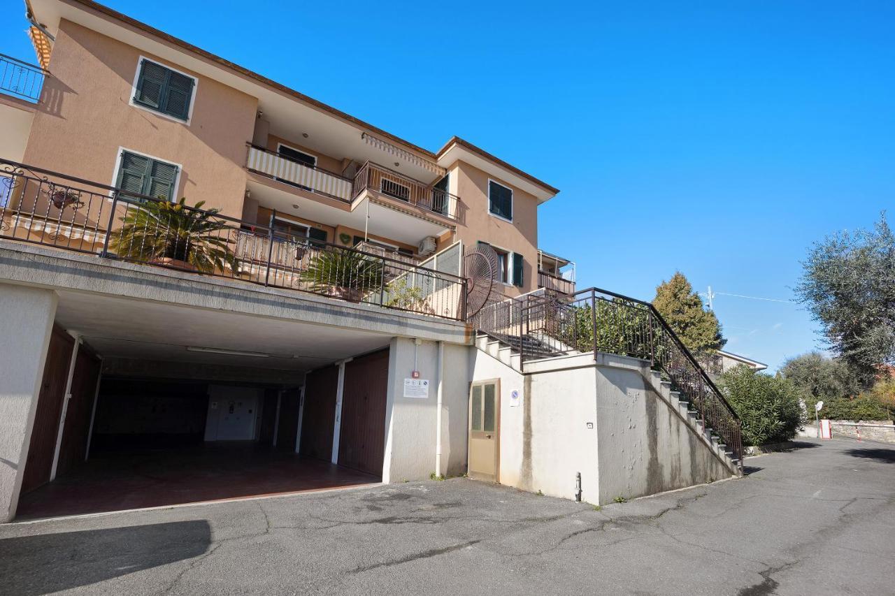 Seaview Apartment Империа Екстериор снимка