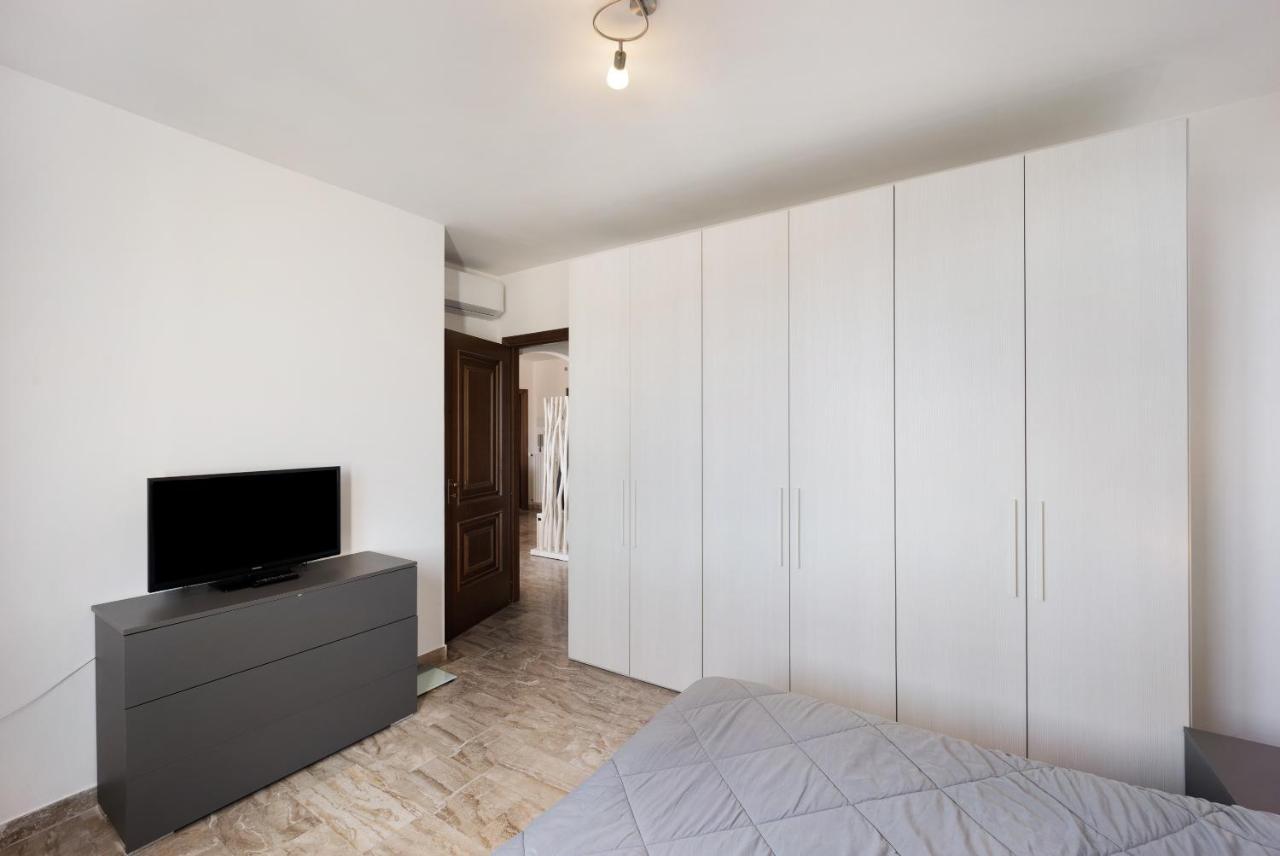 Seaview Apartment Империа Екстериор снимка