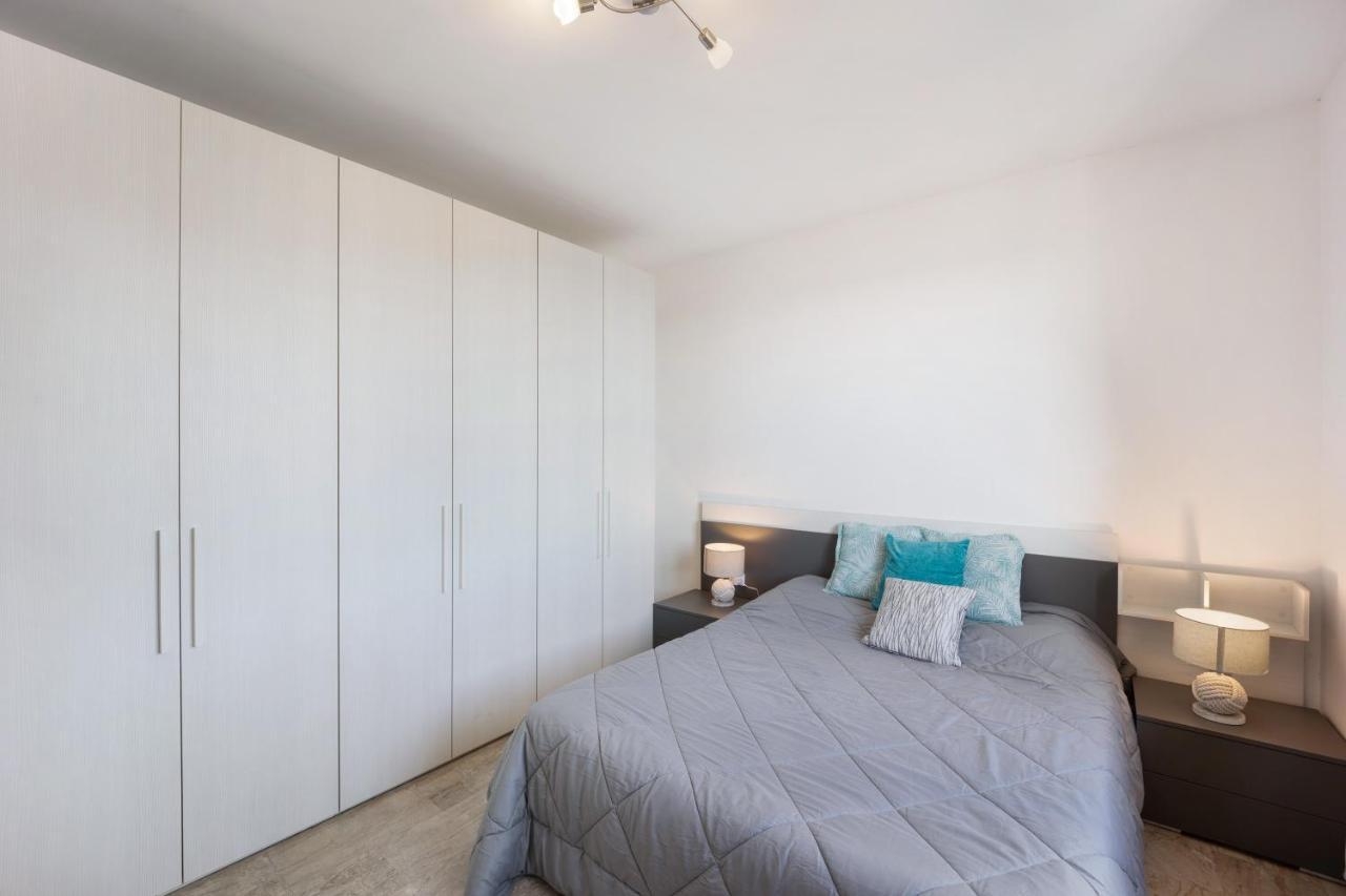 Seaview Apartment Империа Екстериор снимка